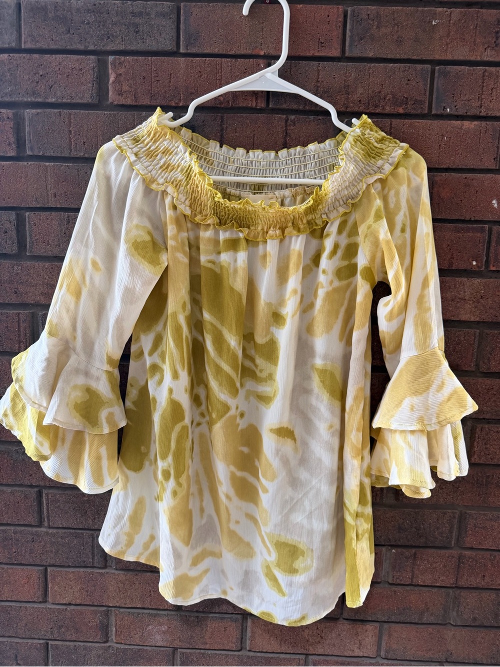 1.4.3. Story by Line Up Yellow and White Off-Shoulder Blouse nwot